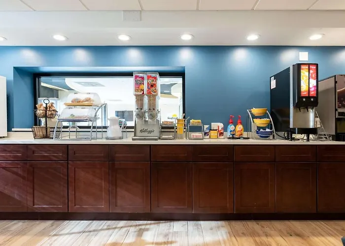 Days Inn By Wyndham Hartford/Closest Downtown